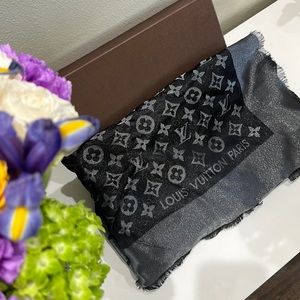 Louis Vuitton Monogram Shine Shawl - Black